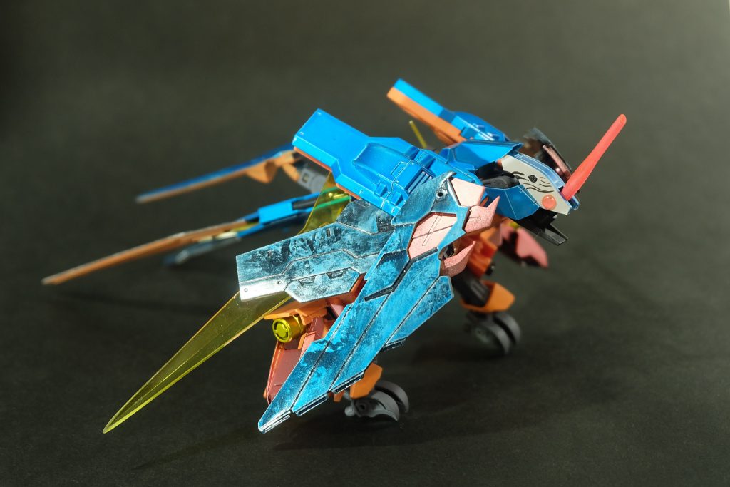 モチーフはルリコンゴウインコ