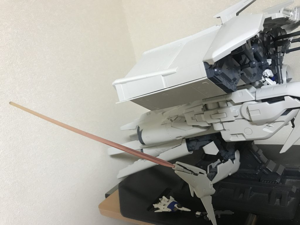 大型ビームサーベル。劇中でも横に向けてあとは突撃するだけで艦隊が大変なことになっていたような気がします。