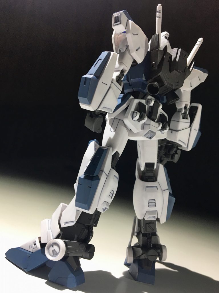 肩を引くと、こんなにもカッコ良い後ろ姿になるんだなー。