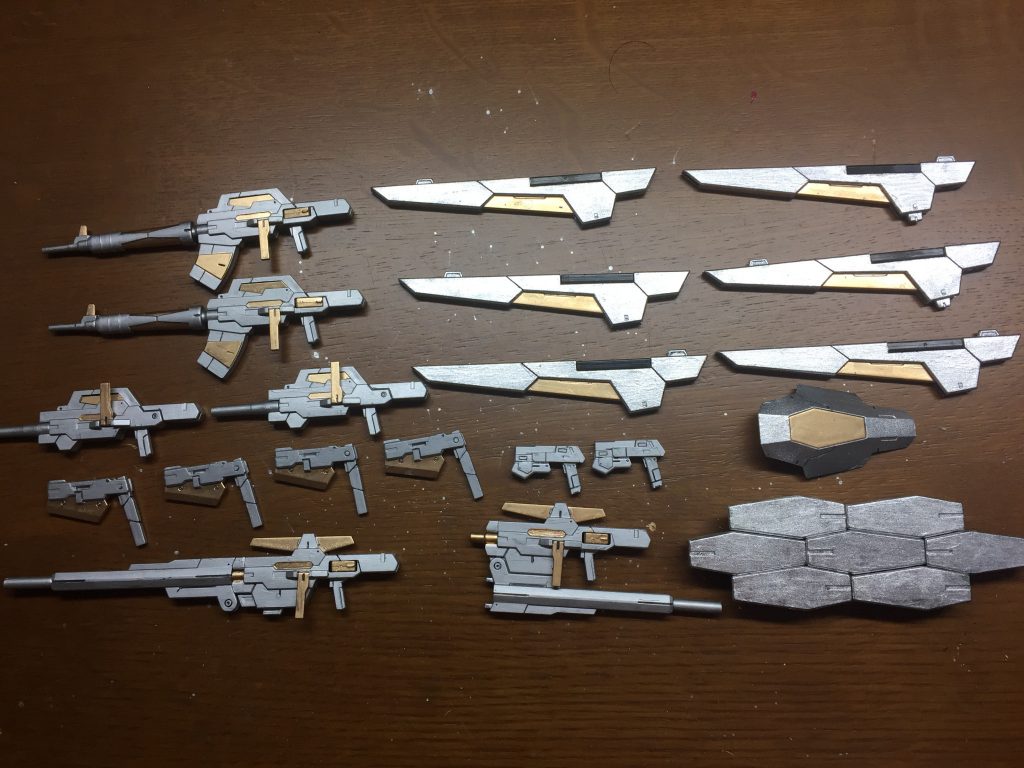 武装は全部で8種類
GNアサルトカービン×2
GNサブマシンガン×2
GNスナイパーライフルⅡ×2
GNピストル×2
GNピストルⅡ×4
GNシールドビット×7
GNライフルビット×6
GNスモールシールド×1
GNシールドビットとGNスモールシールドはGNアサルトカービンと交換可能、火力を高めるか防御力を高めるかはパイロット次第。
画像にはないが、フォロースクリーンもちゃんとあります。