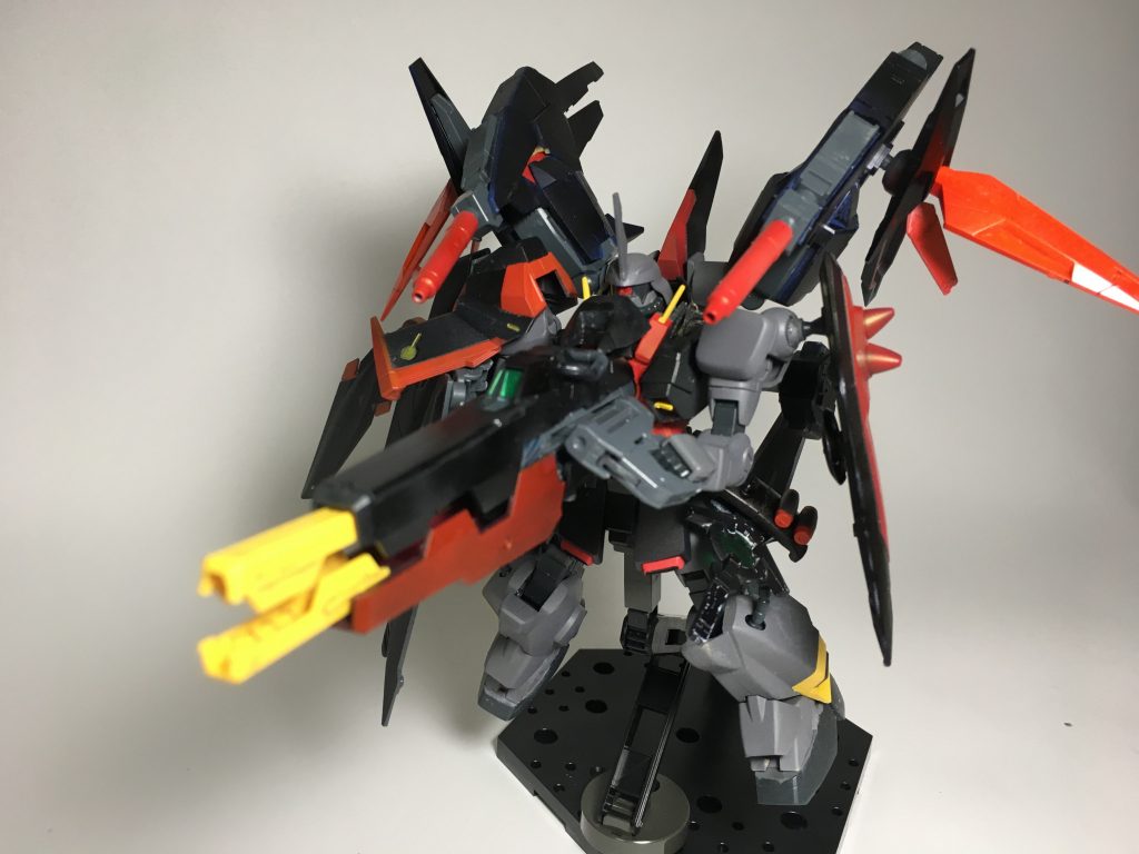 というわけで背面にユニットから取り外し、元となったヴァーチェ同様のGNドライブ直結砲撃も可能となっている。