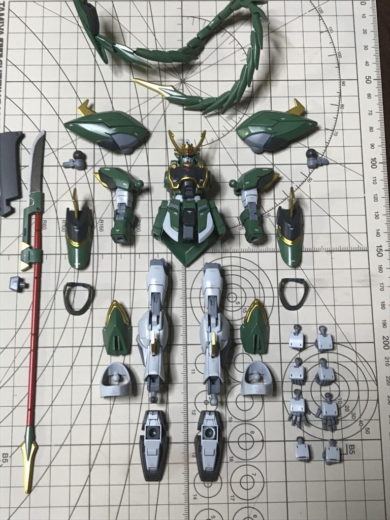 デカールぺたぺた！！
老眼アラフィフには辛い作業！！