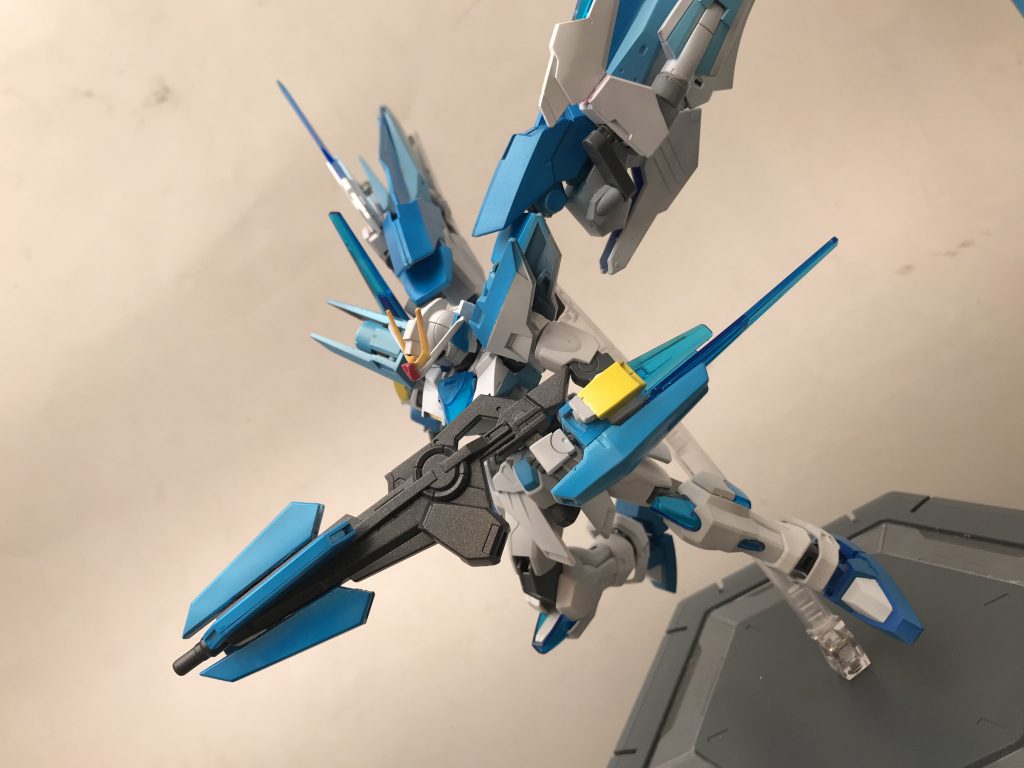 ライフルにファンネルがついてると言う変わったライフル、姿形共にヴァリアントに近くも違う武装にしました。