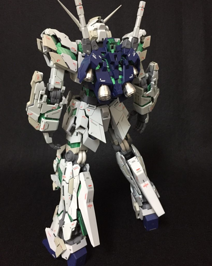 バーニア類にはメタルパーツを使用