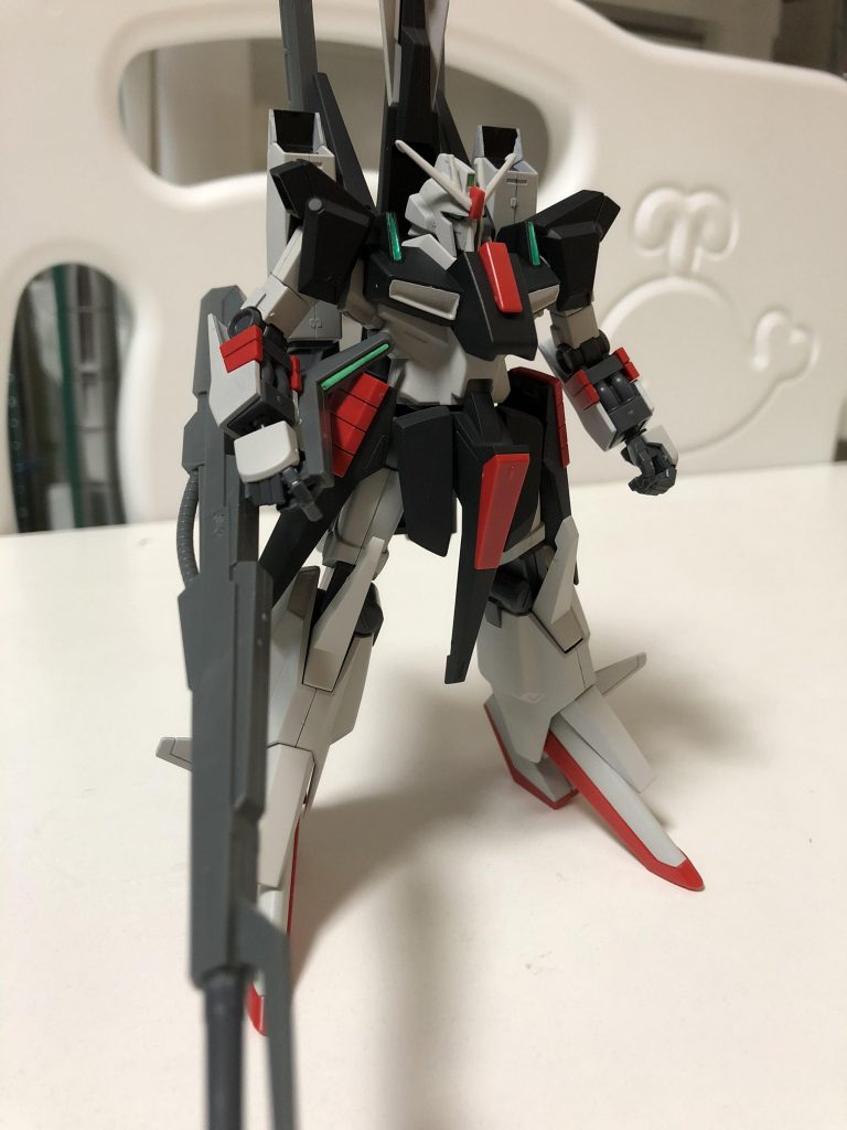 全体のカラーリングを変更、青中心の配色をグレーに塗装しています。