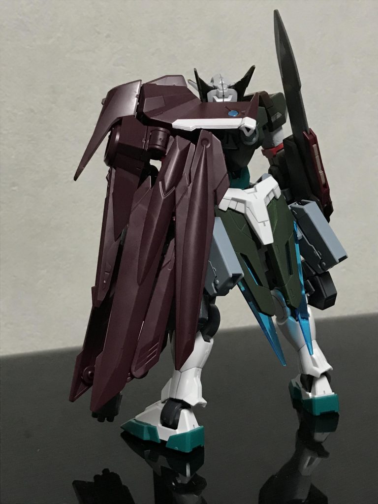 後ろ姿。ノーネイムライフルを装備して前回のなんちゃってマントから、ちゃんとマントっぽいのになったかと思います。