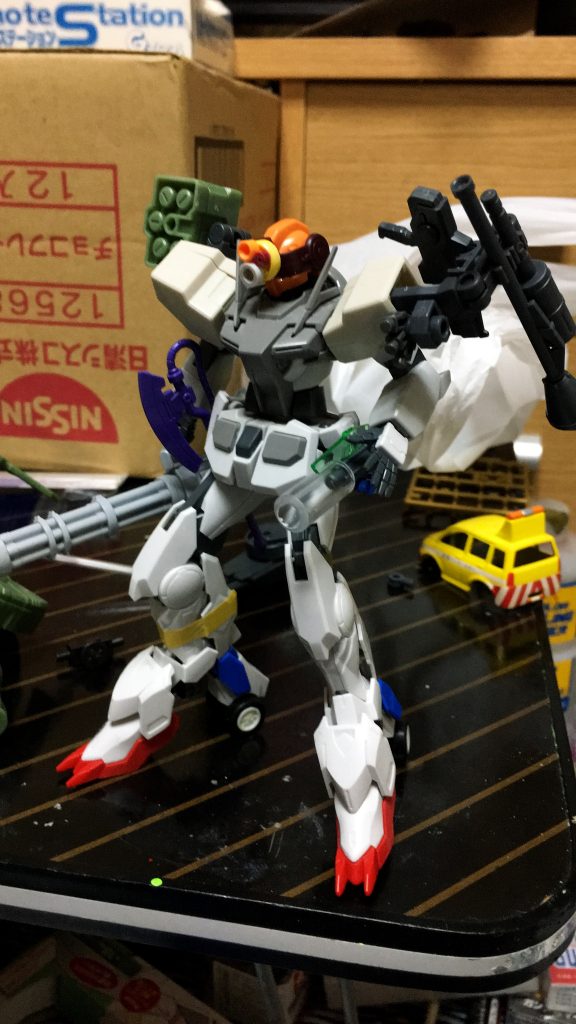 ターレットレンズはモモカプル余剰パーツとダボ穴などで作成
軸に真鍮パイプを仕込んで回るように…
10種以上のキットパーツを使っています