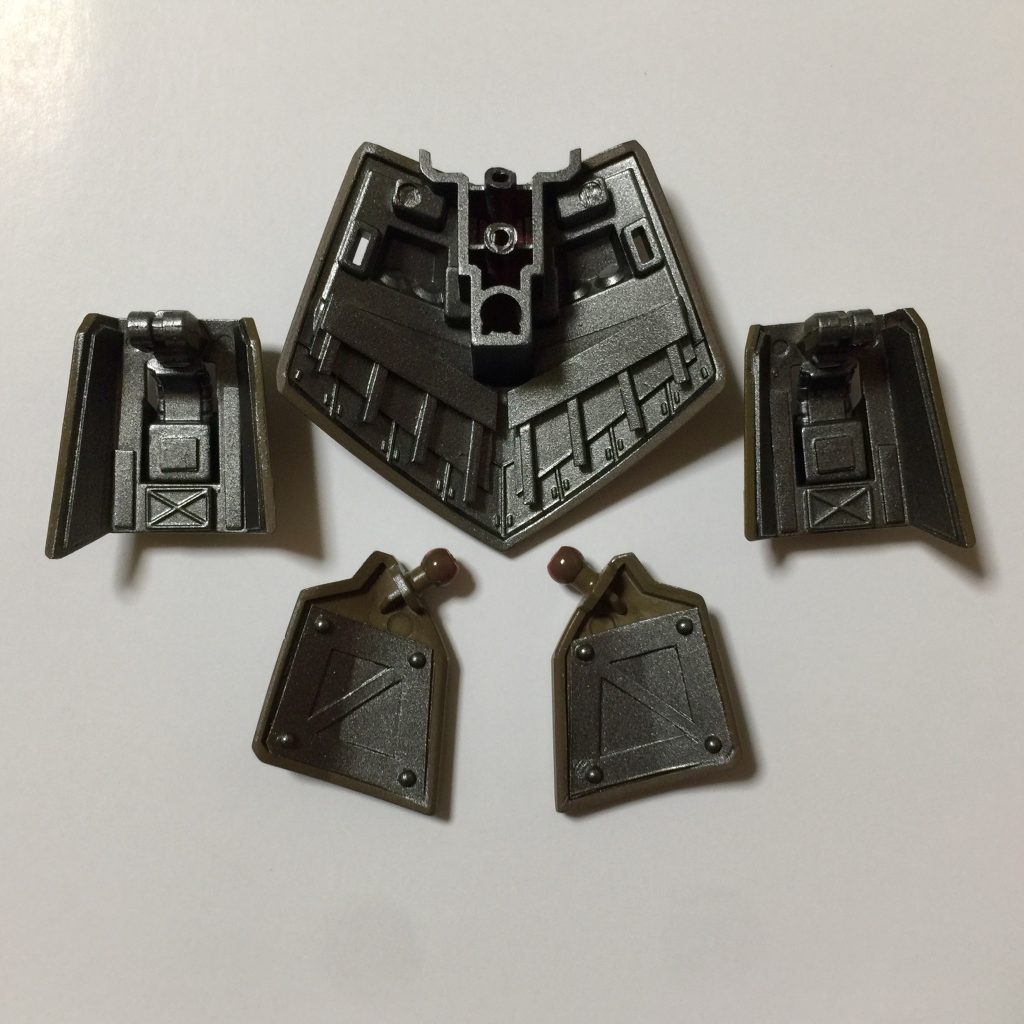 スカート裏はガンメタルで塗装しています。