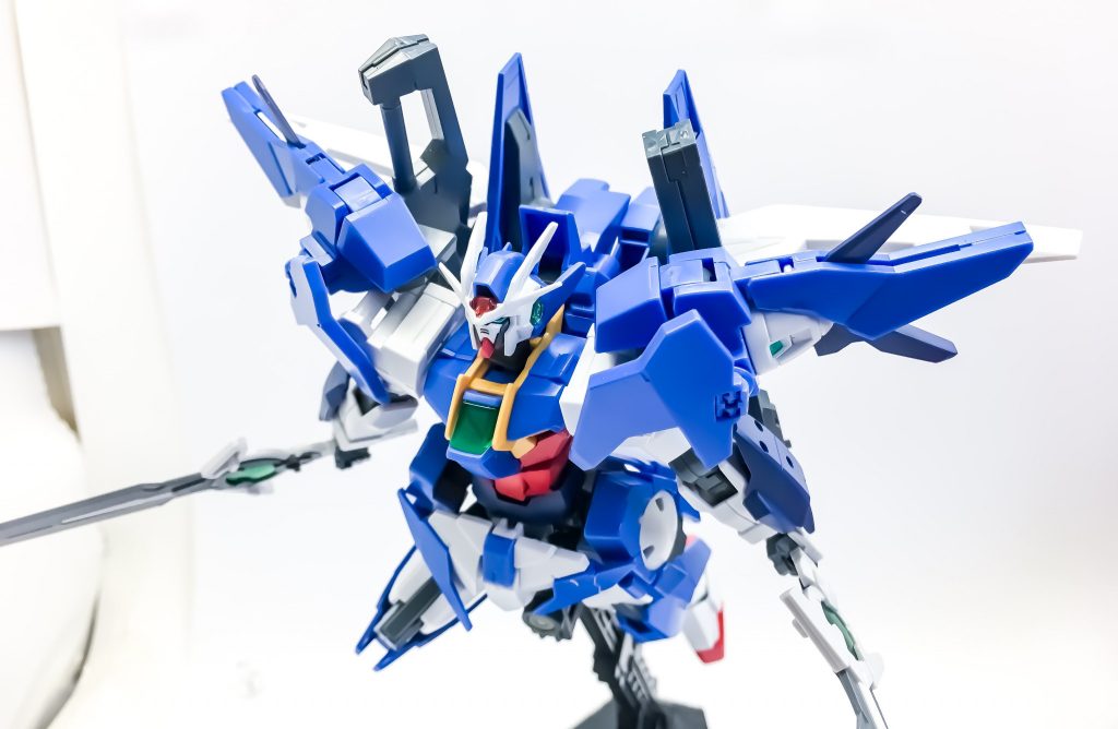 ## システム
*トランザムインフィニティ*
ウイングユニットはトランザム時に粒子加速器としても機能し、一時的に通常のトランザムを凌駕する
*ハイヤーザンスカイフェイズ*
粒子の循環速度を限界まで高めた特殊システム
その分機体への負荷が強くなっており、長時間の使用は不可能