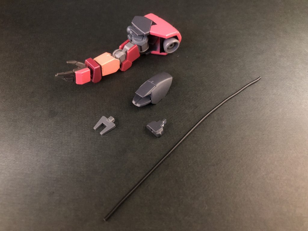 アンカー射出!
近接戦闘で何かと役立つ…はず!!
アンカーはシュバルベグレイズのアンカーとレギンレイズの武器に付いているアンカーを組み合わせました。
〜おまけ〜
鉄血機体は装甲の付け替えが簡単にできるので、換装用アーマーを用意してみました。