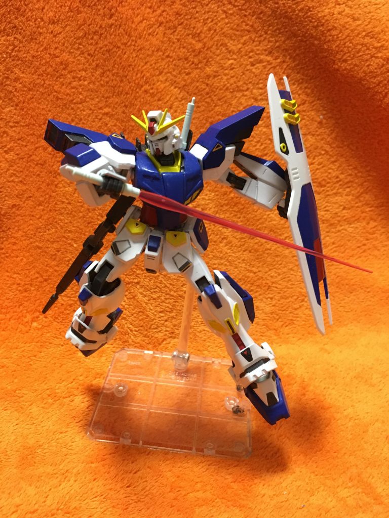 ビームサーベルはバックパックにGM/GMのサーベルを刺さるように調整。カラーリングは好みでF901号機のものを参考に変更してあります。