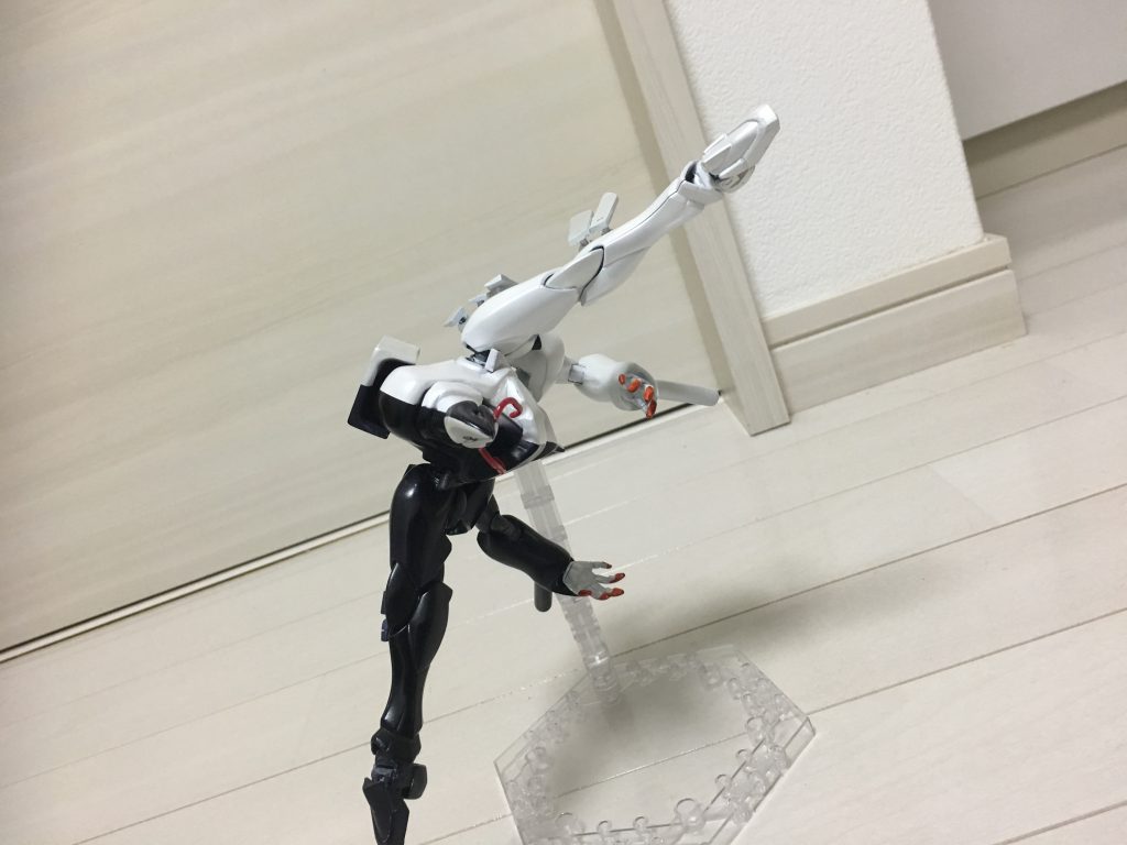 一応変形もします。
なんだあれは？月に鳥？？ってシーン