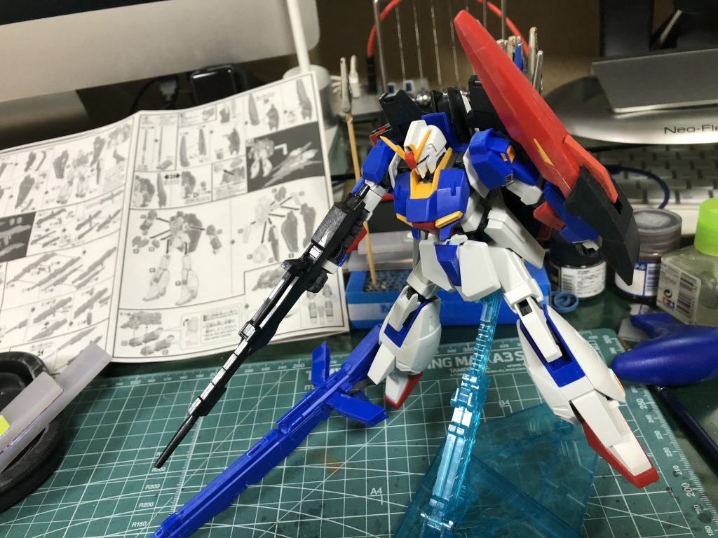 改良版はシールすくなってますがじゃっかんシール貼るとこあるので黒いとこと赤いとこ塗りますた。