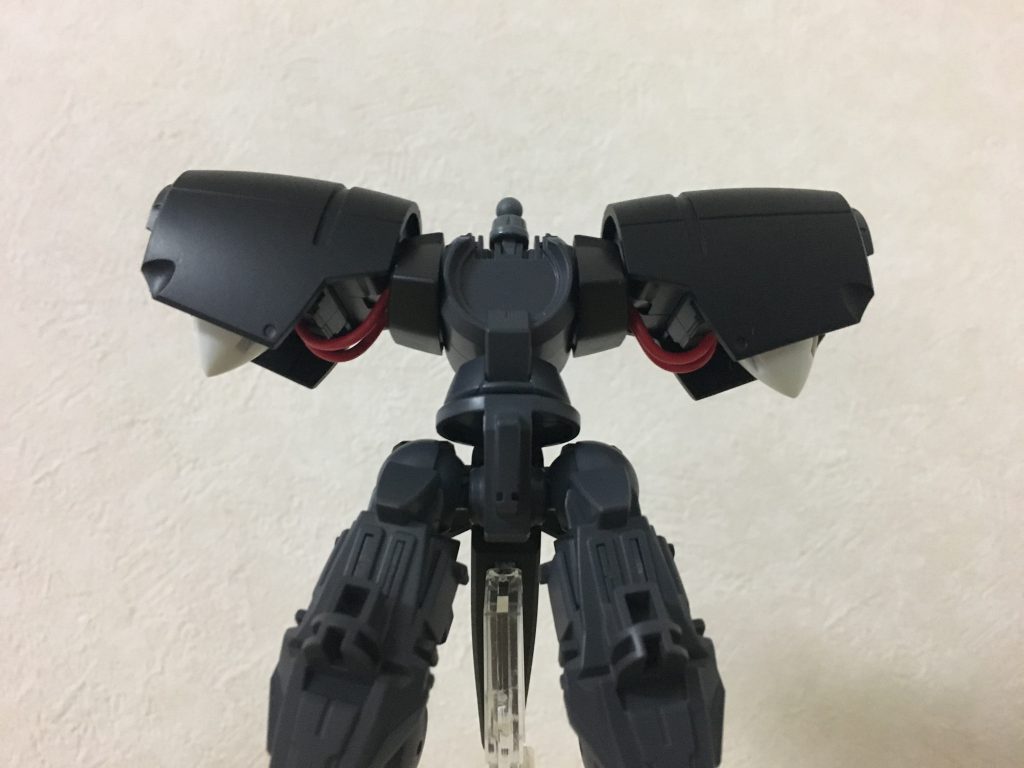 最後に製作途中の画像です
中央は左右の擬似太陽炉を同調させるための装置。ここら辺がこの機体の要となるユニットと言った感じです。
最後まで見ていただき本当にありがとうございました!
今回も新しいことに挑戦することができて本当に満足です。パテの基本的な使い方を学ぶことができたので次回以降、応用的に生かせるように頑張ります…!!