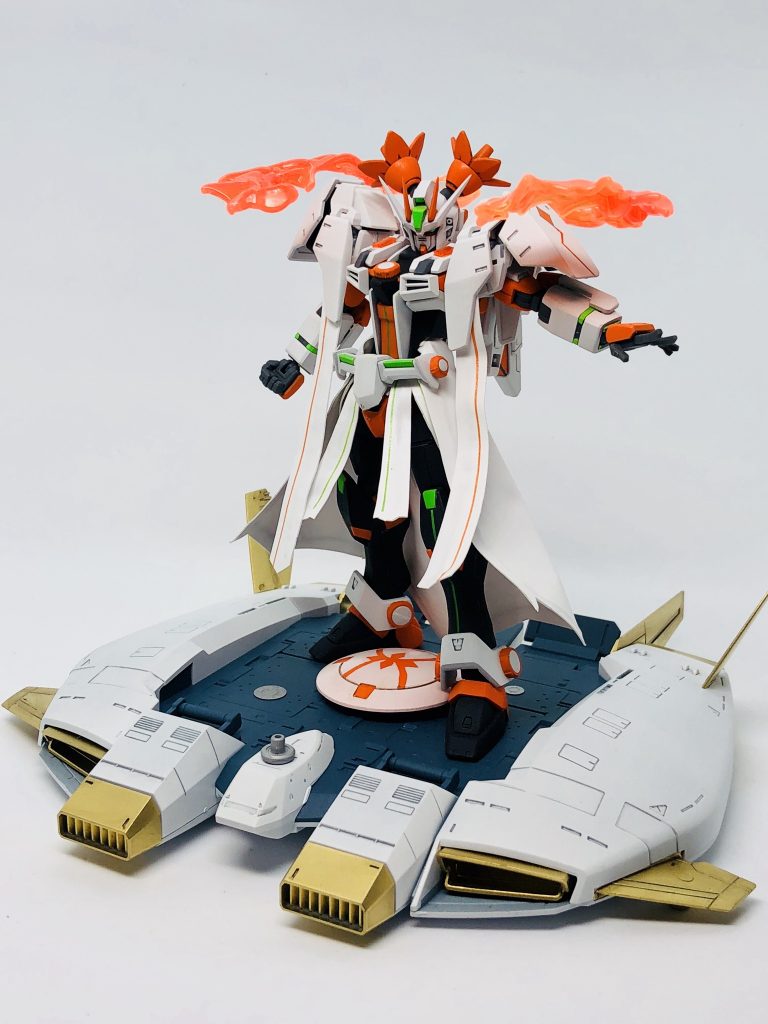 輪入道ブースターとドッキング
胸部と肩の追加装甲と腰ローブでうまく雰囲気が変えられたので気に入っています。