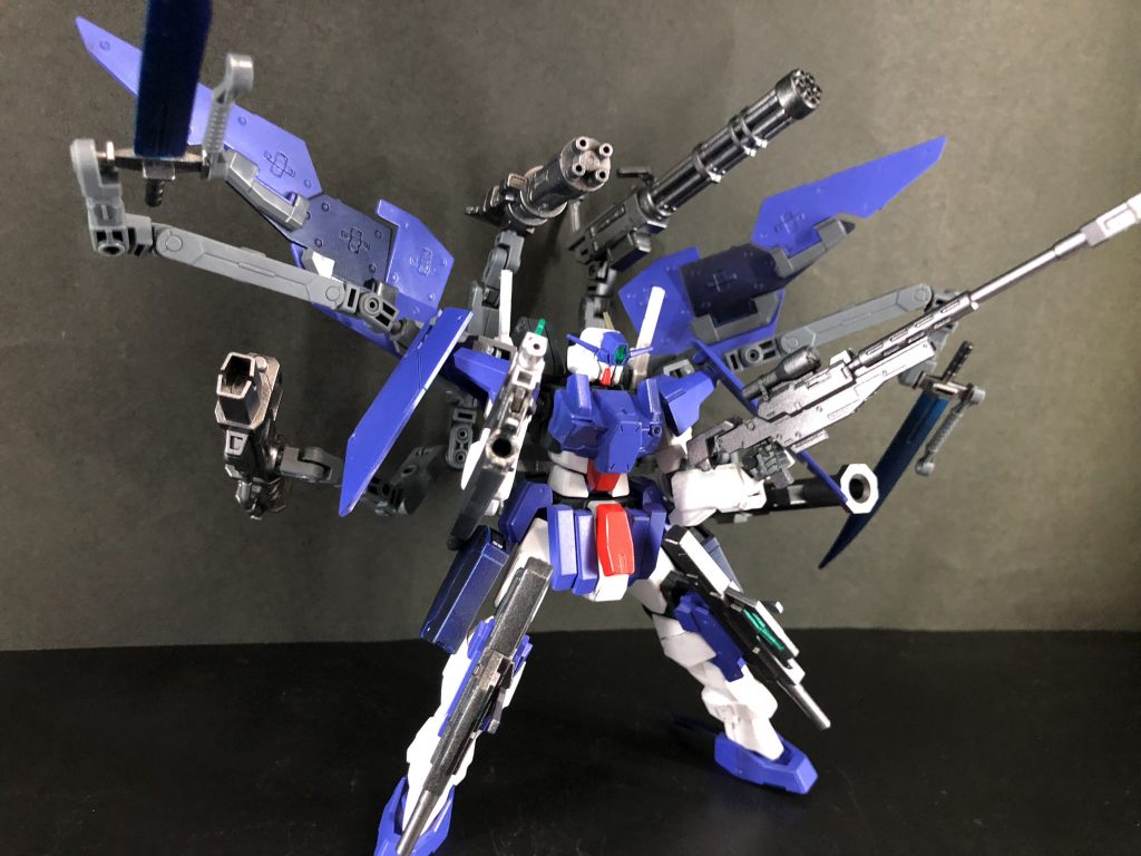 最初は紫で塗ったのですがパッとしなかったのでロックオン機らしく緑にしました。