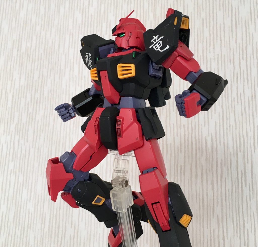 MG2.0なので可動範囲は広いです。
残念ながら このキットにジャイロコマは入っていません。
劇場版の回し蹴りを再現可能と聞いて最初に思いついたのがコレでした。実際には上記の通り完全には再現できませんでしたが、楽しかったので良いかなと思っています。
今回はこれにて。ありがとうございましたm(_ _)m