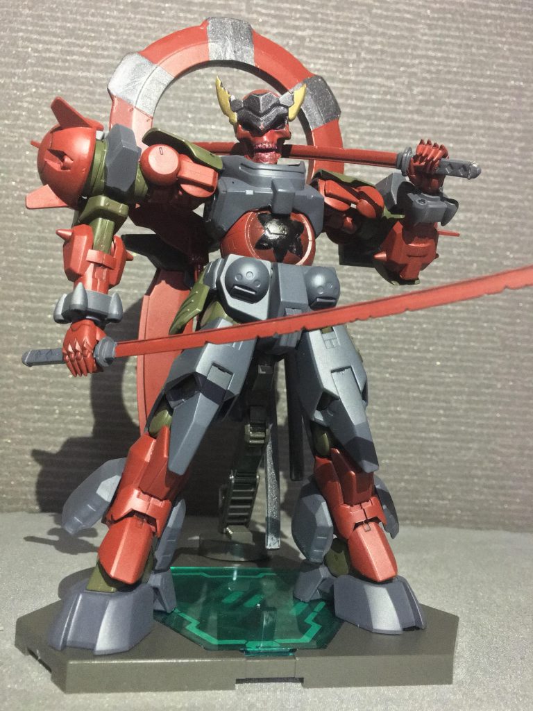 ポーズ2。刀を肩に上手く担げて嬉しい。