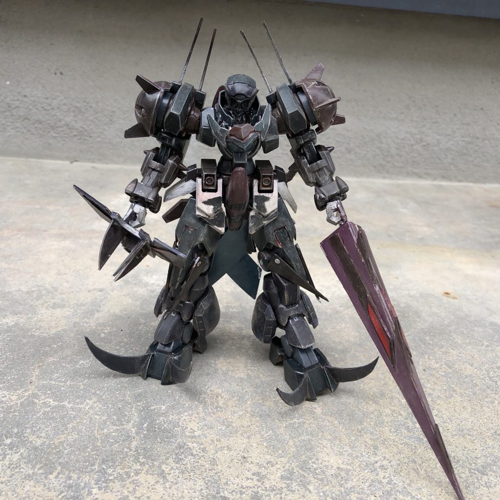 全身画像です。追加武装で竜牙・ランス、竜牙・ファング(膝部のものは開店してニーキック可能)、竜牙盾を装備します。動き方はキマリストルーパーみたいなイメージで、中距離をメインに近距離でもオーガソードで対応するといった具合です。