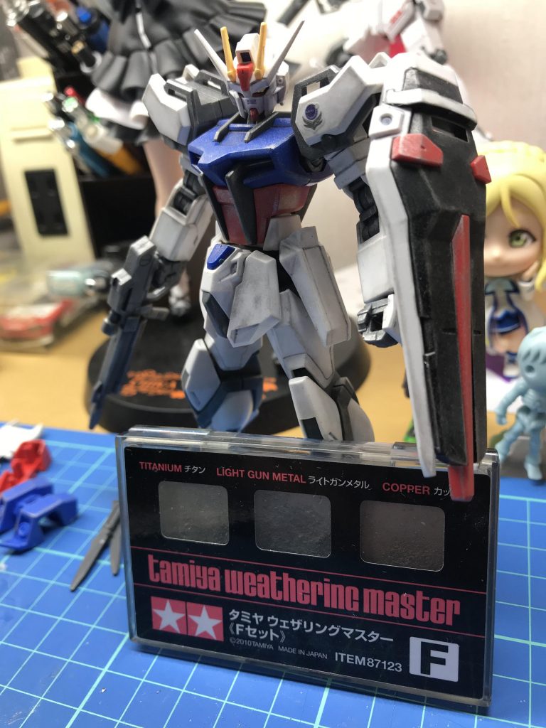 今回はFセットのライトガンメタルを多用して、青や赤にはカッパーも使用しました。