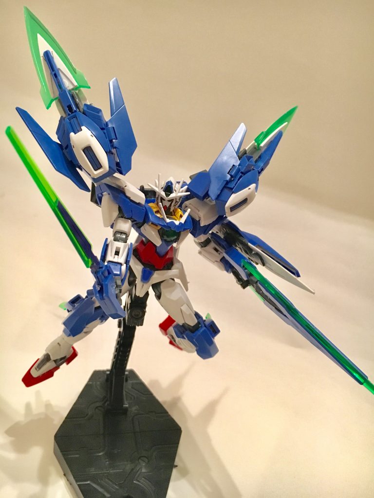 トランザムブースター部分を外すとこんな感じ。短いブレイドはFXのCファンネルとbbクアンタのソードを組み合わせた物です。