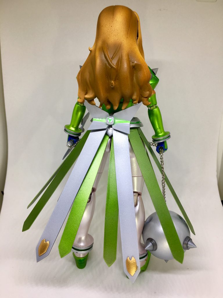 スカートやスラスターのリボン部分はプラ板で、ボリュームのある髪の毛はパテ盛りで製作しました。