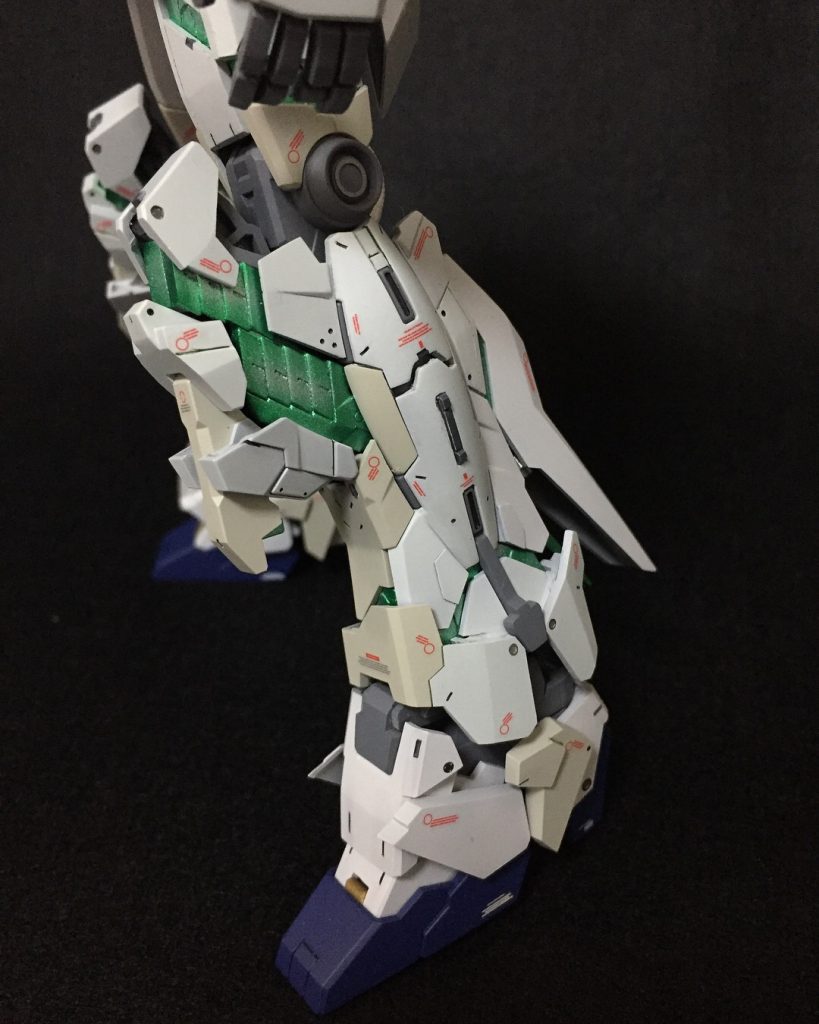 アンチェインドを意識した
ディテールを脚部に追加