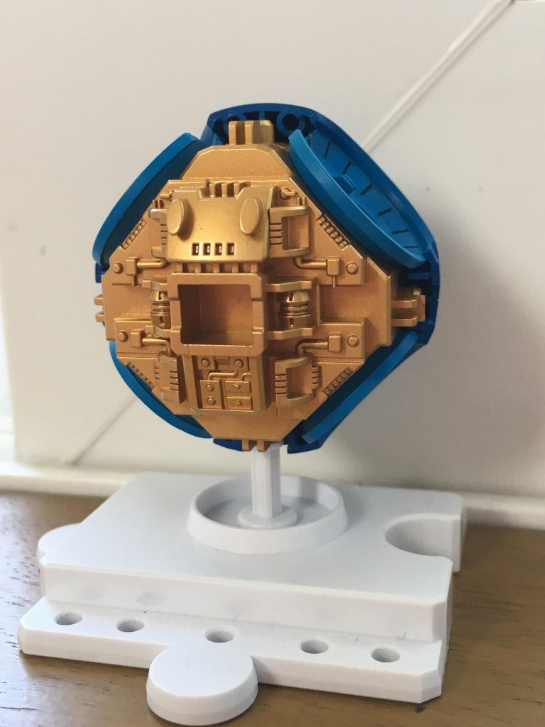 内部メカはゴールドで塗装