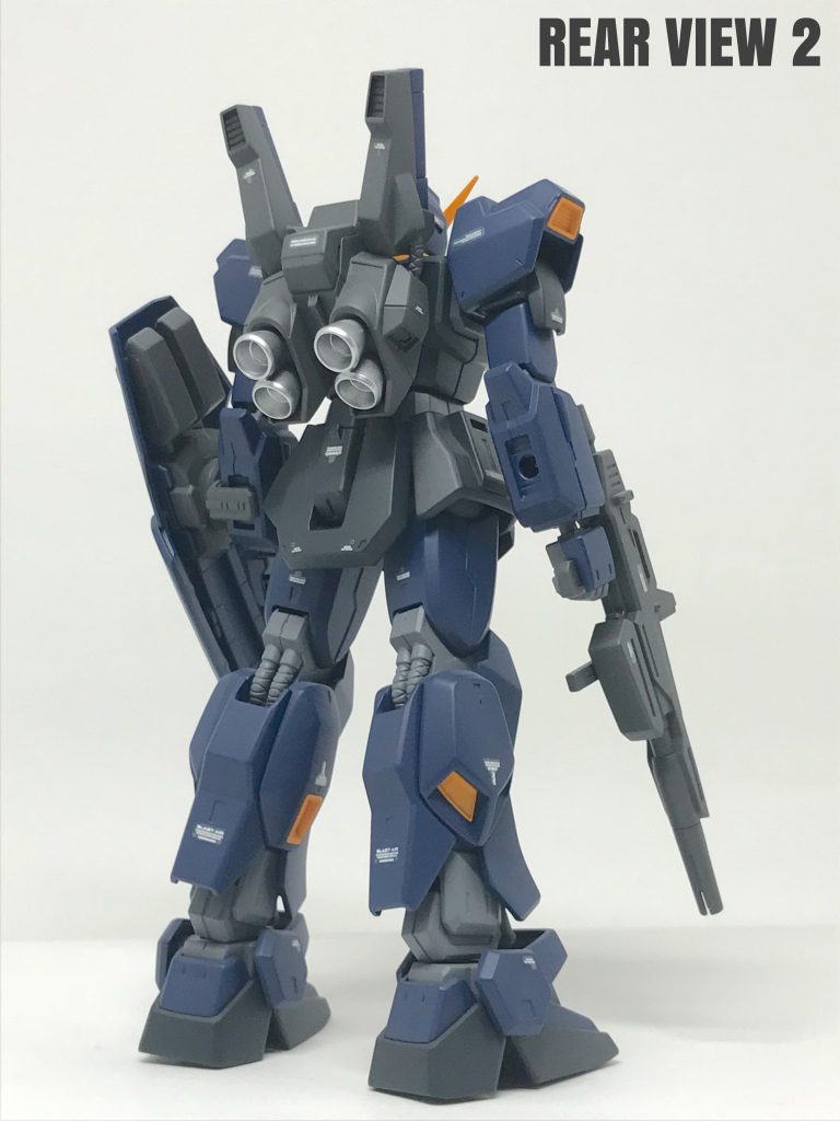 好みなのでしょうが、エゥーゴカラーより
ティタカラーの方が自分的には好みです。
なんかダークナイト的な雰囲気を醸し出し
ており、イメージだけですけどダンディズム
を感じます。