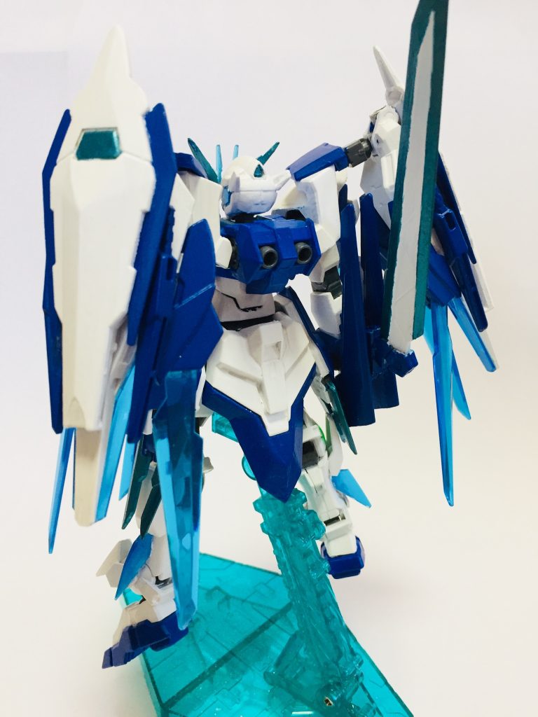 背面。
GNソードがバインダーにギリギリ干渉しないようになっています。