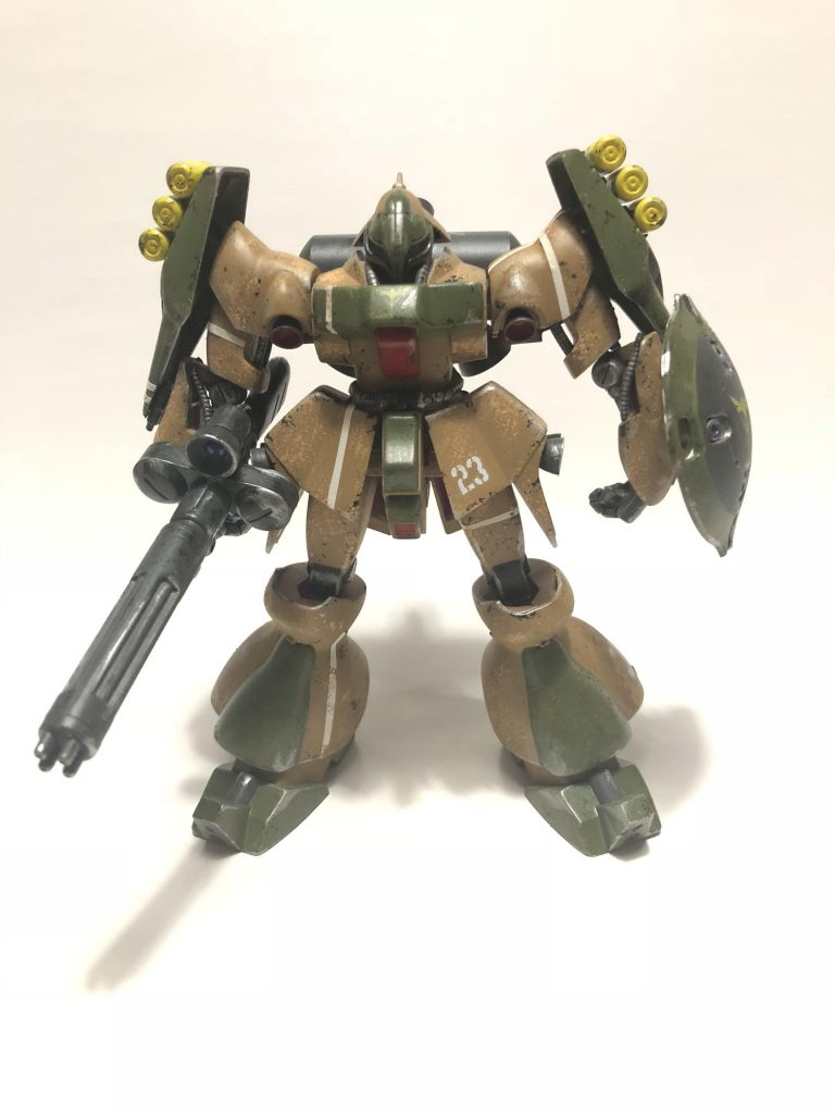 まえ

腕のパイプを切り飛ばしたのでロール出来ます。
あと膝ロールも多少出来るように削りました。