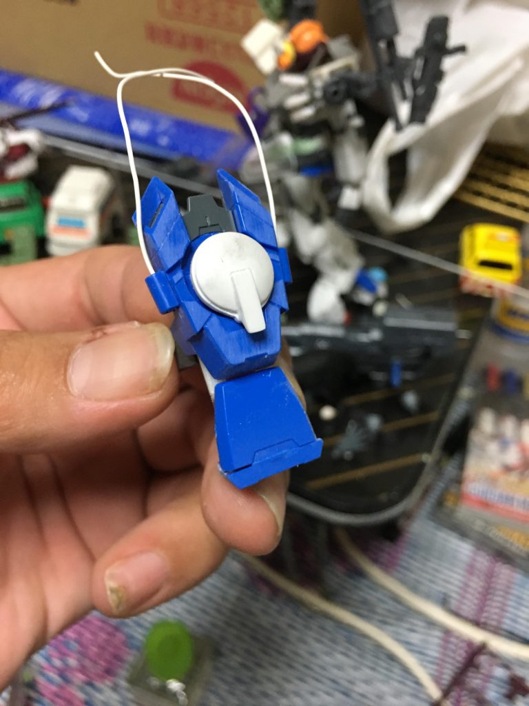 ダブルオーダイバーのバインダーでアームパンチ機構作成
真ん中の白いパーツはダイバーの余剰パーツの脚部分を切り取ったもの軸にランナーを使っているので回る
何故回るかと聞かれると何故かわからないが回る