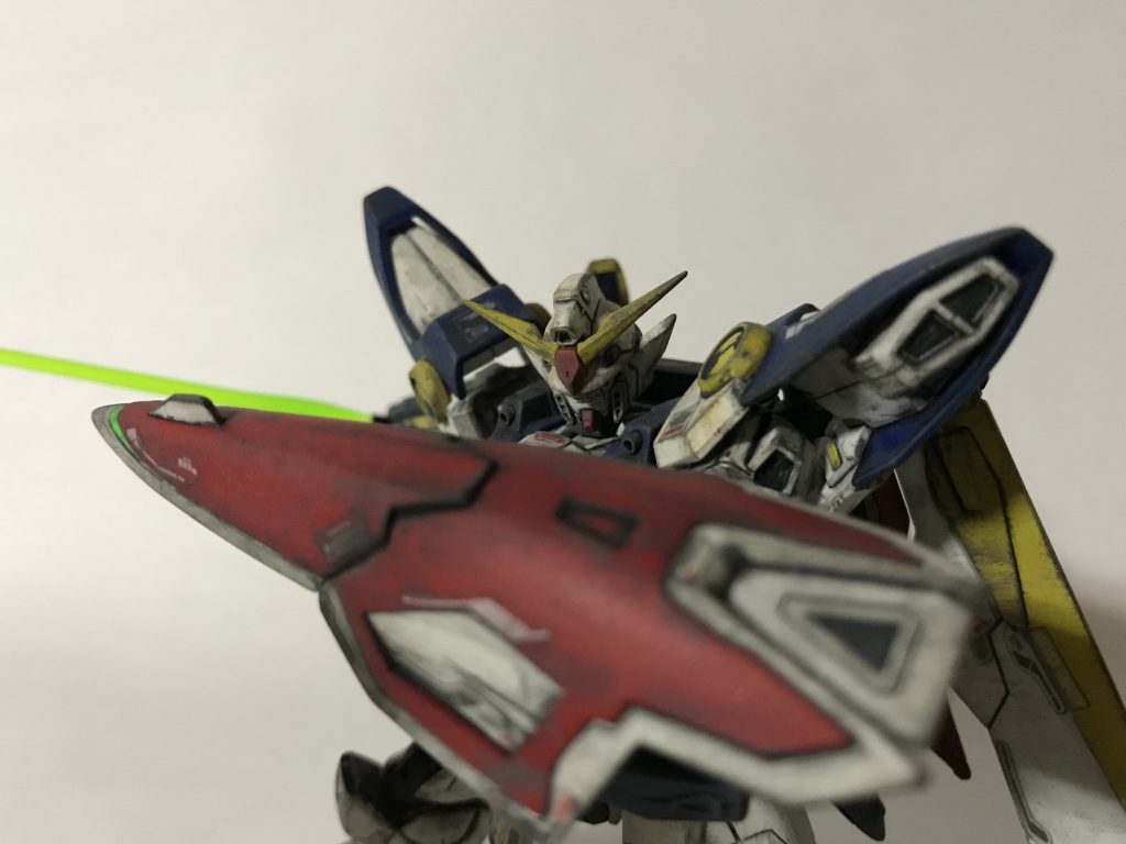 寄りで。トールギスと戦った時はすでにこんな感じだったんではないかと。
そしてやっぱり、ウイングガンダムはカッコイイ。