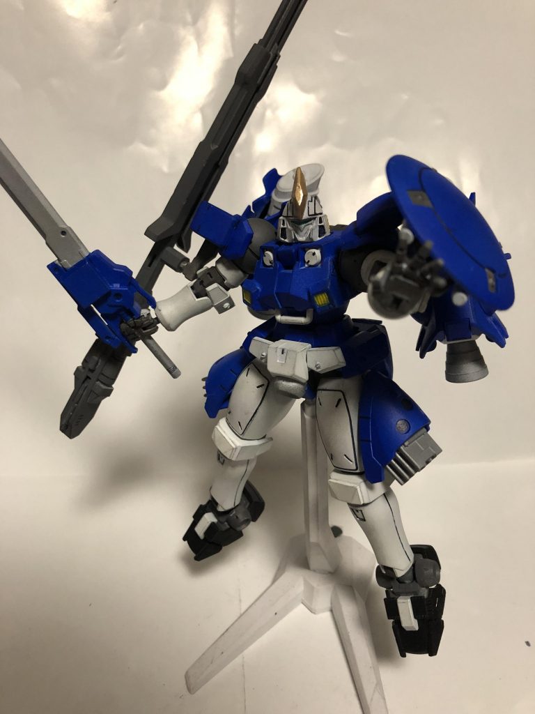 比較
スミ入れとパステルシャドウ
シャドウ入れたらすこしは黒のスミ入れ誤魔化せたかなと
この頃はトールギスⅢの顔のまんまだったのですが折れてしまい…