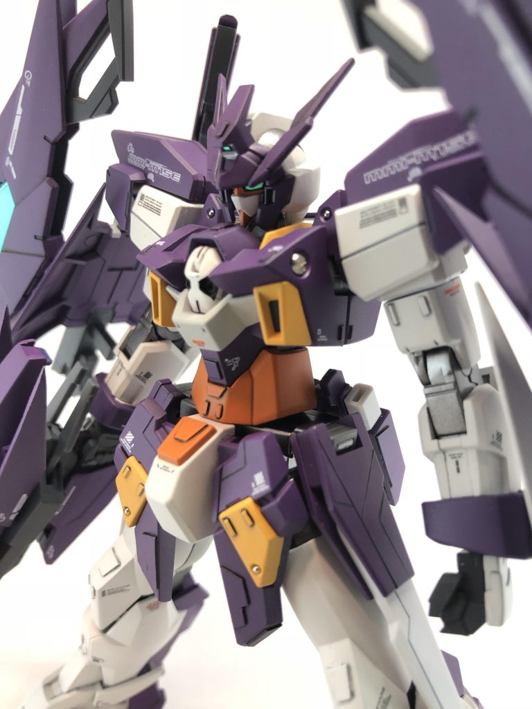 あとは、プラ板で全身ディテールアップ、メタルパーツ埋め込み、デカール等行いました。
「アルトリウス」は、アーサー王のモデルと言われている戦士の名前です。キョウヤのチームは、モチーフがアーサー王物語っぽいのでこの名前をつけました。