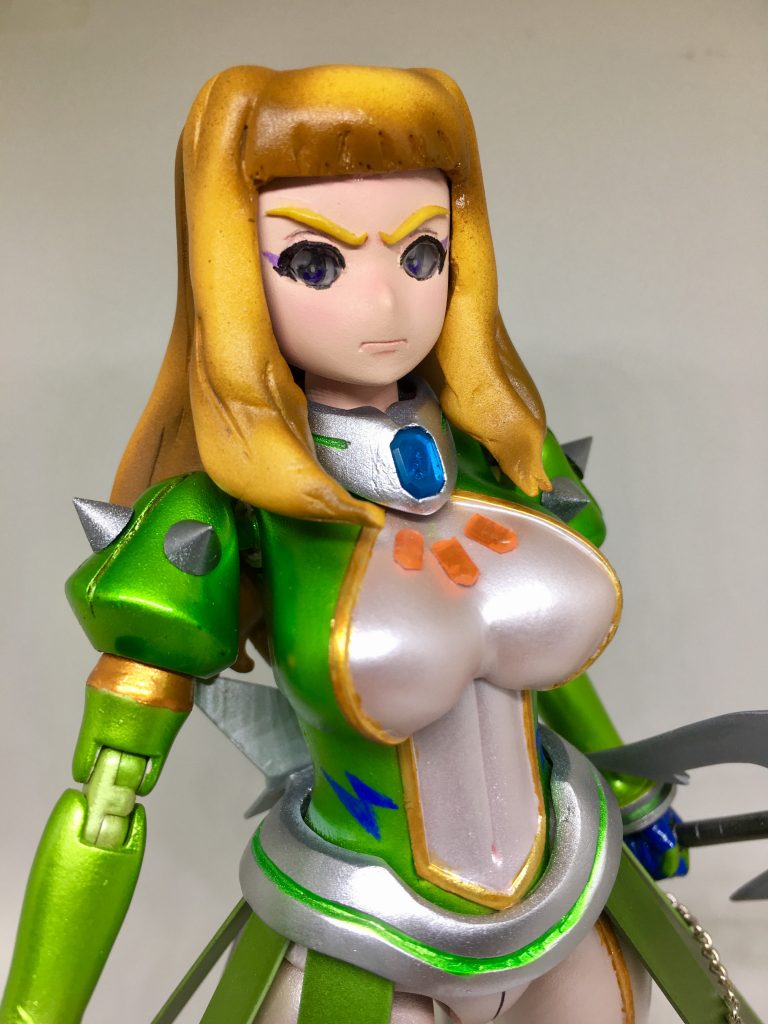 准将の特徴的なムッとした口元と目の形状をパテを盛って再現。
怒り眉もパテで製作して貼り付けています。