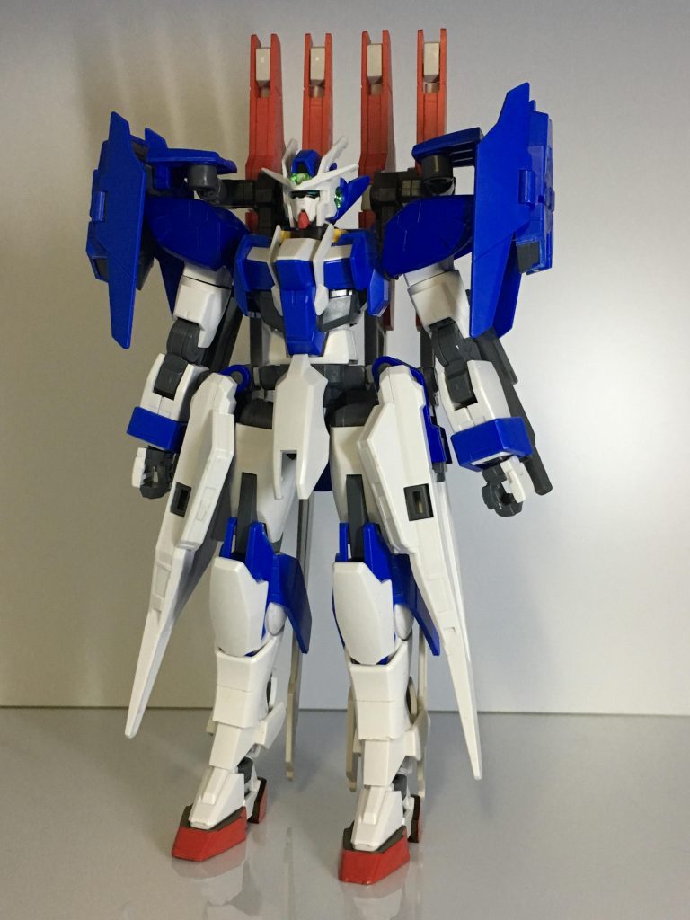 前面から
ドライブの部分にはグレイズのブースターを削ったのをはめ込んでます