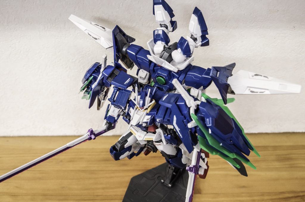 1枚目の写真でなんとなくわかると思いますが、バックパックには、エースユニットとSDクアンタを組み合わせた、クアンタユニットを装備しています。
クアンタユニットを装備することで、トランザム、そしてクアンタムバーストを使用することができます。