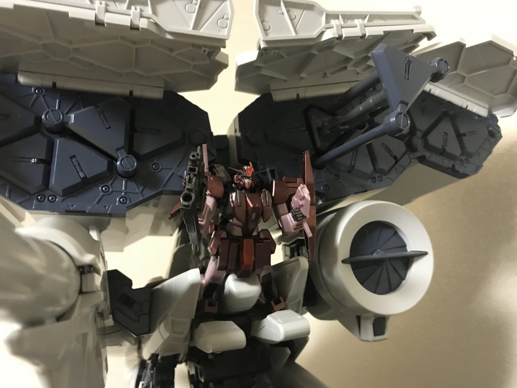 遊び方例。「このガンプラは入るだろ…」と思う機体は大体入ります。ケルディムのしっくり感は異常。