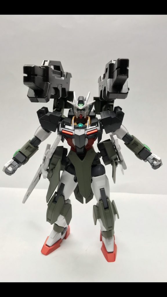 GNバズーカ展開時
これのおかげで近距離戦闘から中距離の支援まで行えるという設定