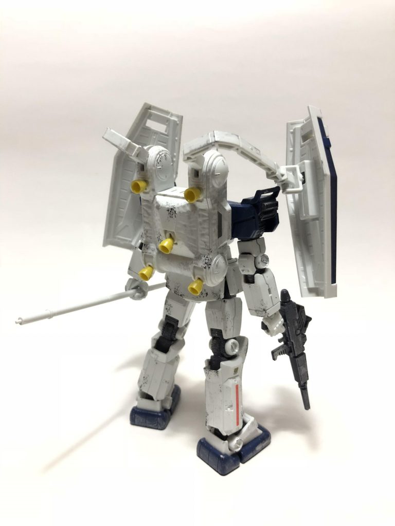 うしろ
 
宇宙用バックパックは穴あけて取り付けました。
 
ちょっと部品欠けるけどまぁいいや。