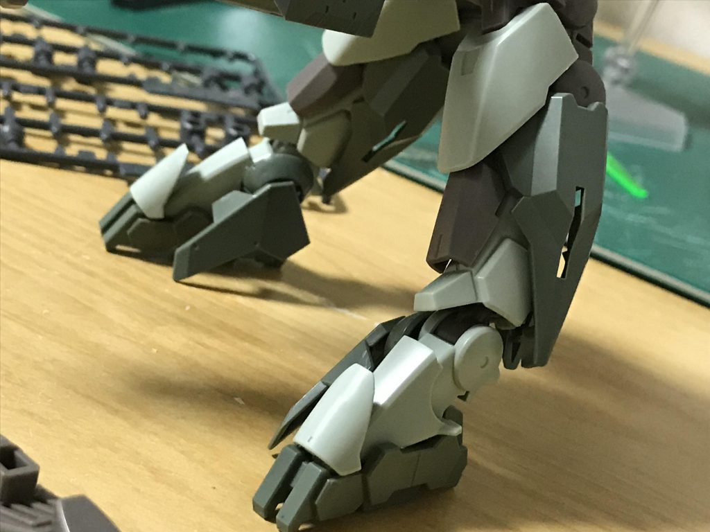 こんな感じの脚作ってたら閃きました