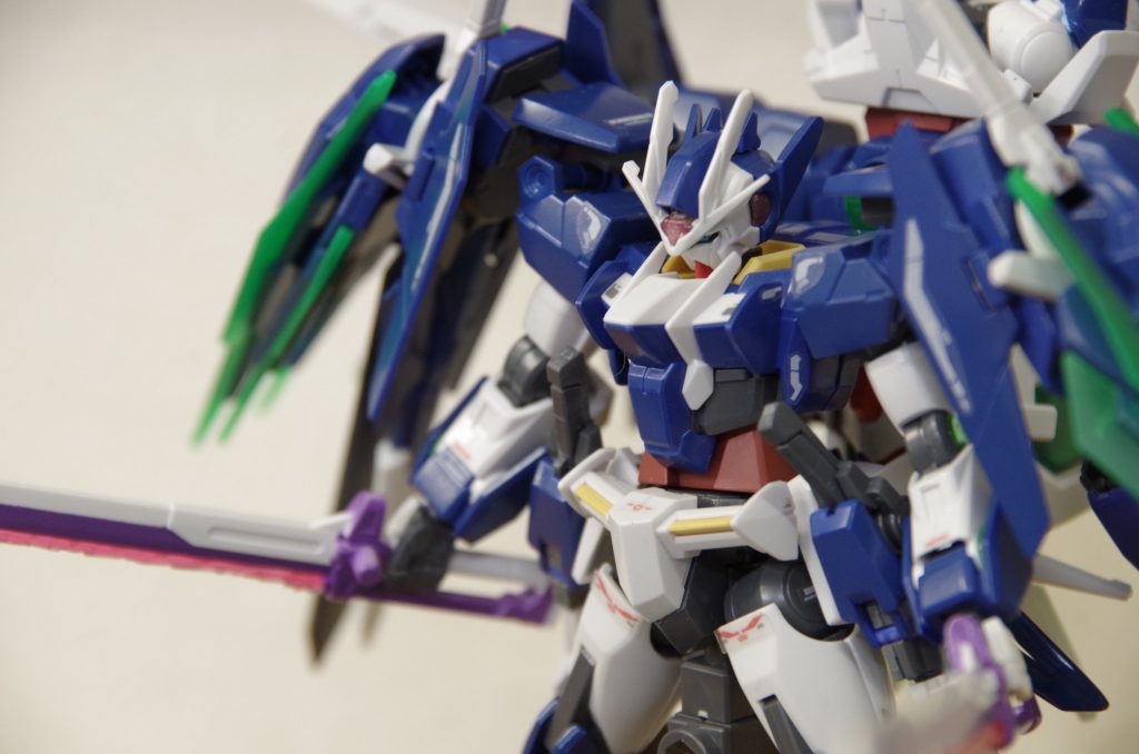 手元に残っていたRGゼータのデカールでなんとなく装飾してます。