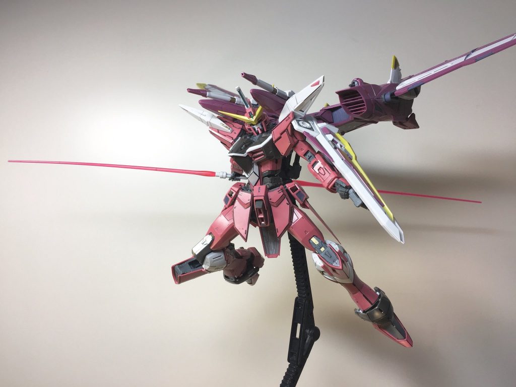 ジャスティスで印象的なラケルタビームサーベルの抜刀シーンです。