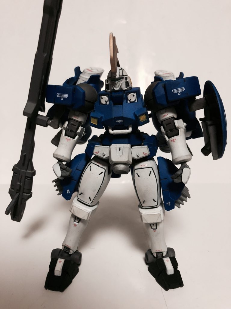 *NPD概略*
OZ-00MS2eX Tallgeese XⅢ(トールギスエックススリー)
トールギスⅢの余剰(eXtra)パーツで建造されたもう一機のトールギスⅢ。断じてトールギスの13番機ではない。トールギスサーティーンともトールギストレーズとも読まない。
主にトールギスⅢと同様の設計がされているが、余剰パーツが足りない部分はリーオーのものが用いられている。そのため、意匠が残っている部分が見られる。
兵装はトールギスⅡに寄せられており、ヒートサーベルとヒートロッドのないシールドを装備している。
