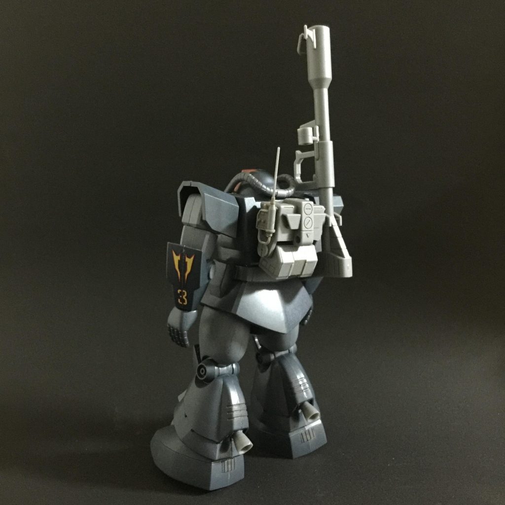 モノアイとバズーカのスコープは100均の
シールで再現しております。