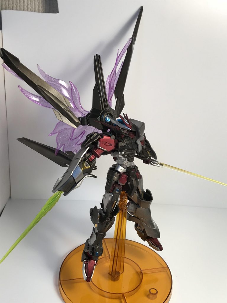 Xコネクトモード。
Bスマートガンから中央パーツ組み換え、各部展開後背部サーベル格納用ジョイントに接続して移行。
背後のエフェクトパーツはディナイアルから拝借。
背面写真撮るの忘れてましたorz