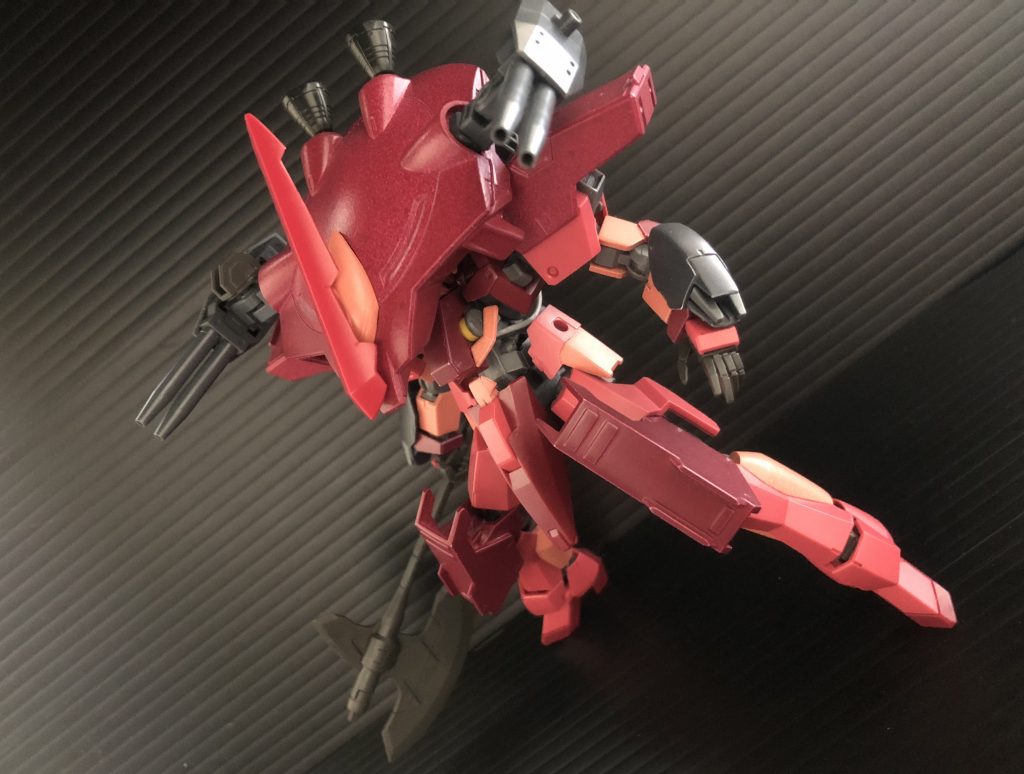 「高機動型」をイメージして作成した元装備と比べ、こちらは「高防御力+超接近戦型」をイメージしています。