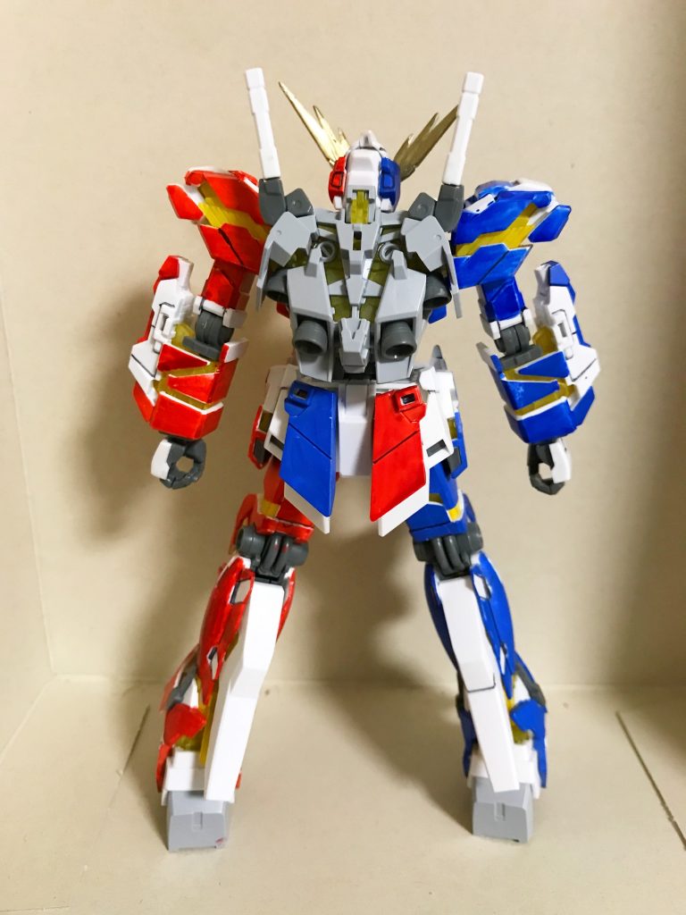 後ろ姿はアストレイっぽい。