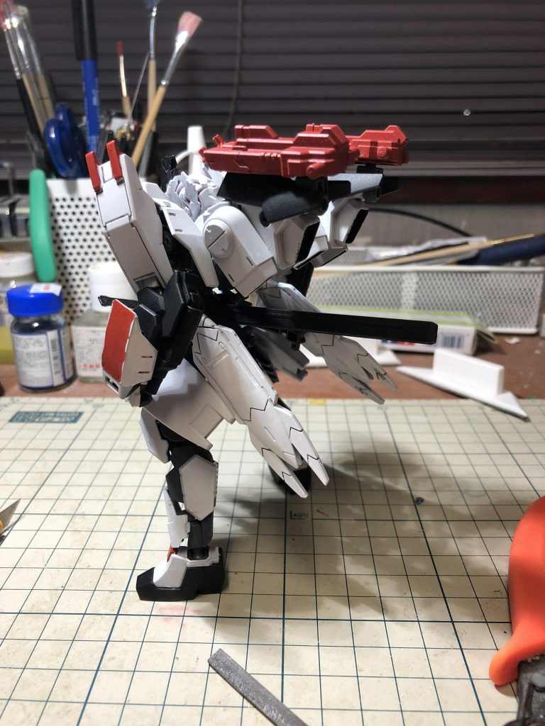 背面から。
ブースターポッドには2連ビームキャノン「彼岸花」を搭載。主に牽制に使用します。